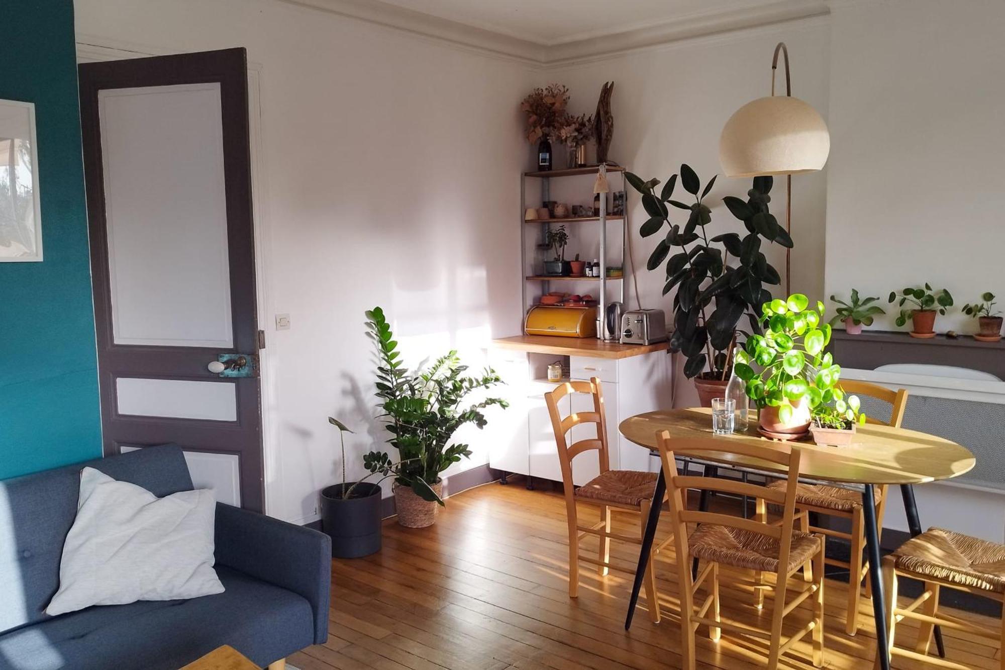 Spacious Nest Facing Square Maurice Gardette Apartment