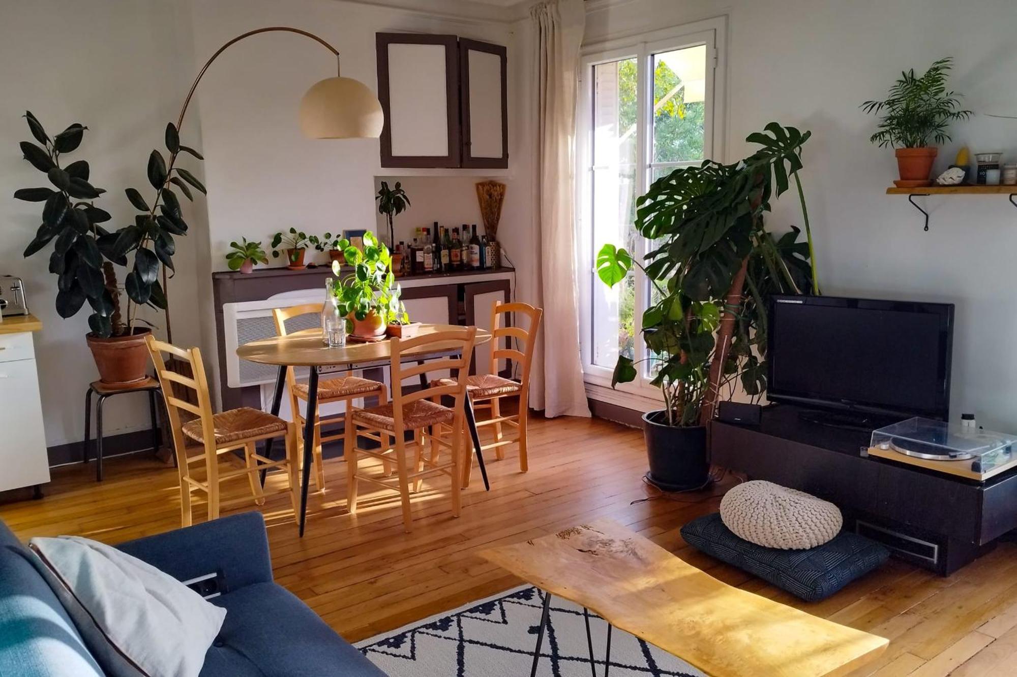 Apartment Spacious Nest Facing Square Maurice Gardette *